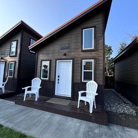 Glacier Alpine Lodges East Glacier Park Village ภายนอก รูปภาพ